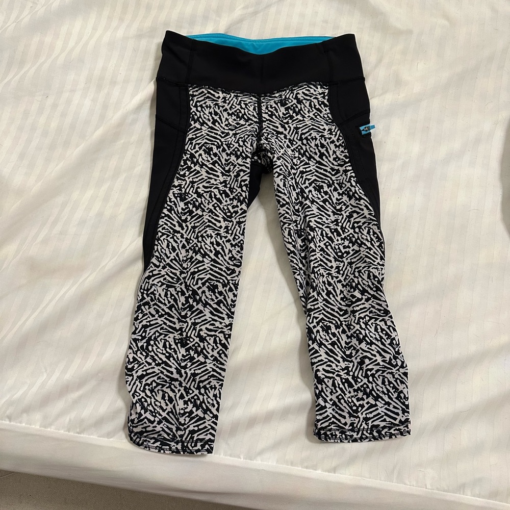 Lulu lemon cropped leggings! Size 4